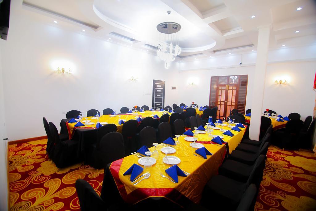 Hotel White House Anuradhapura Eksteriør billede